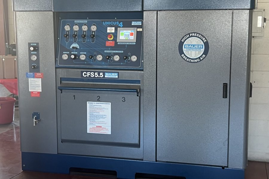 High-pressure breathing air compressor
