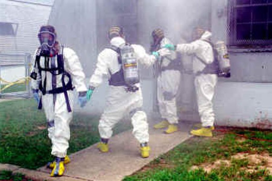Gas detection and breathing apparatus