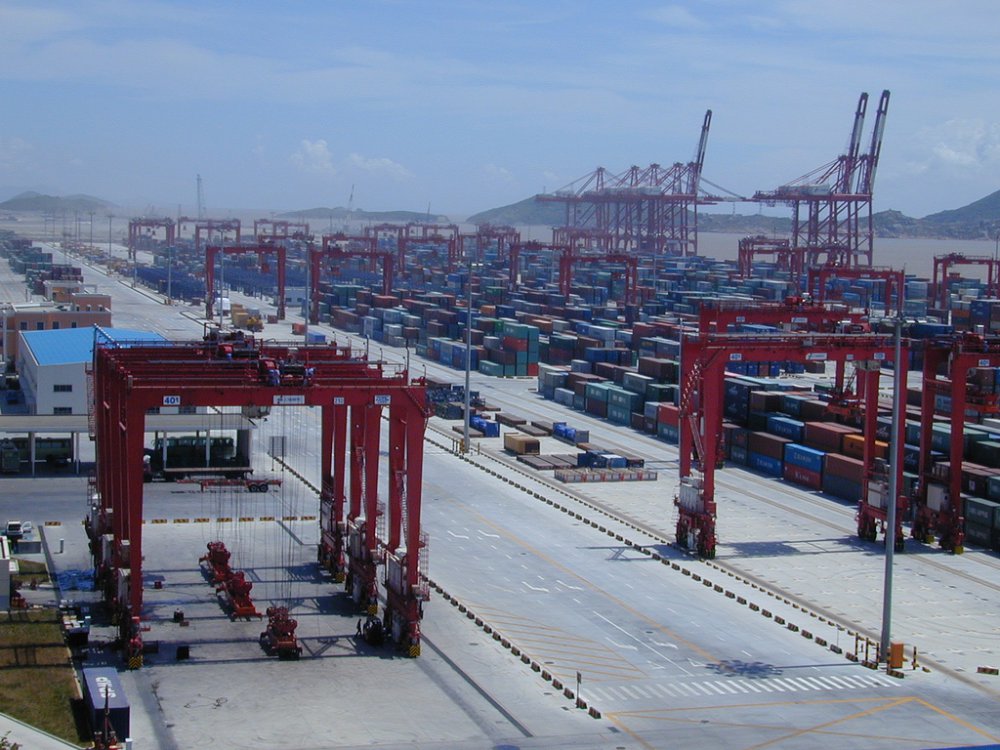 Container terminal with stacked cargo containers and gantry cranes